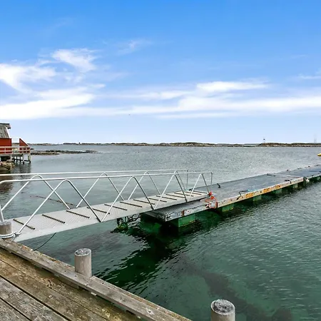 Cozy In Norddyroy With Kitchen Sætra