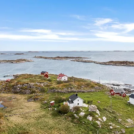 Cozy In Norddyroy With Kitchen 度假居