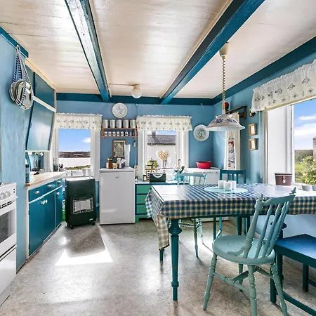 Cozy In Norddyroy With Kitchen * Sætra