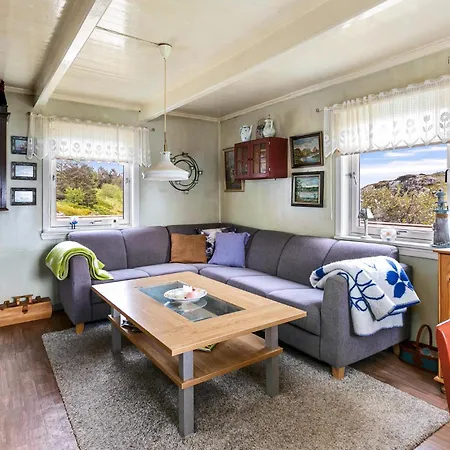 Cozy In Norddyroy With Kitchen * Sætra