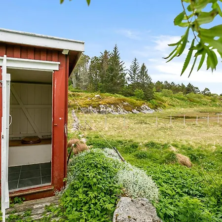 Cozy In Norddyroy With Kitchen Semesterbostad Sætra