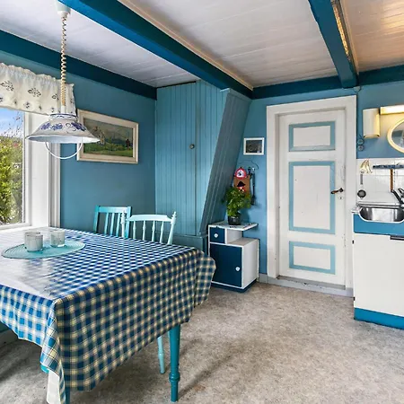 Cozy In Norddyroy With Kitchen Satra