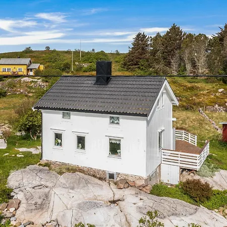 Semesterbostad Cozy In Norddyroy With Kitchen *