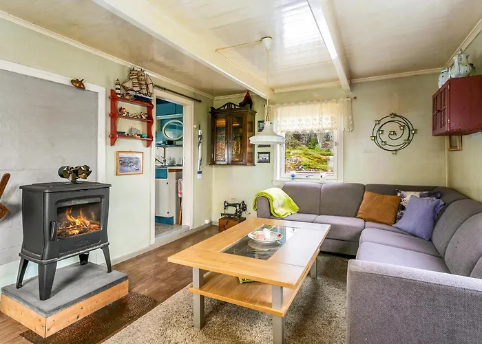Cozy In Norddyroy With Kitchen Satra