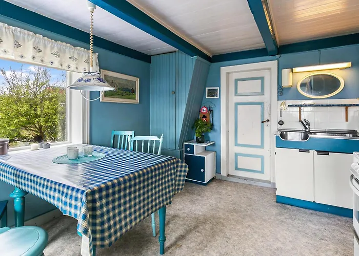 Cozy In Norddyroy With Kitchen Satra